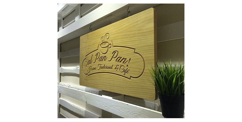 Enseigne drapeau en bois et aluminium