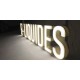 Lettre en relief creuse en aluminium