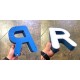 Lettre en relief creuse en aluminium