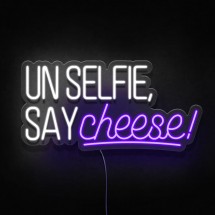 Néon Un selfie, say cheese!