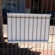 Kit de fixation d'enseignes pour portails et balcons