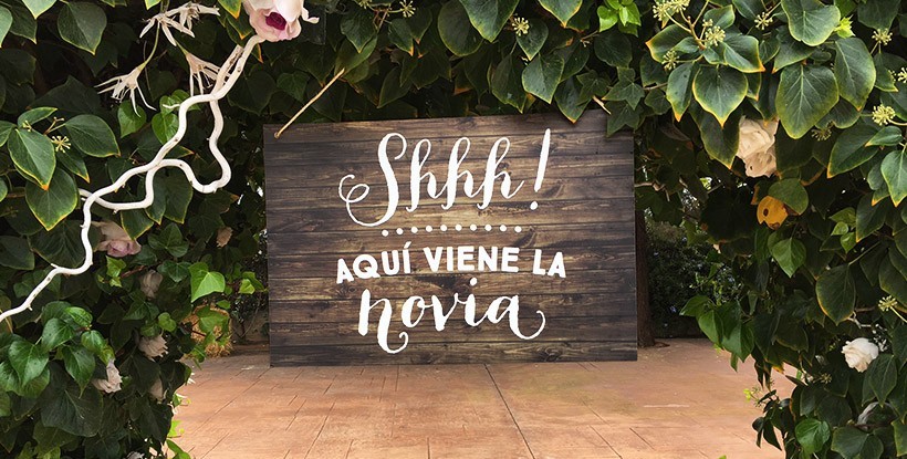 Affiche de mariage ici vient la mariée
