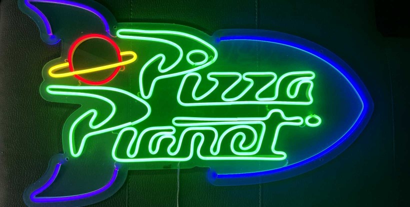 Néon Logo Pizza Planet